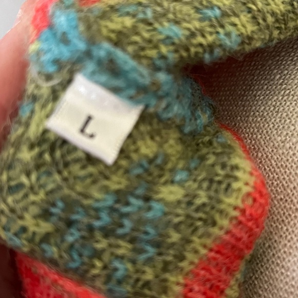 Tribal Pattern Soft Sweater. - Picture 7 of 8